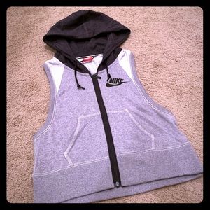 Nike Women's District 72 Full-Zip Vest